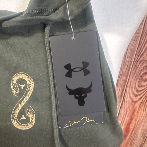 Under Armor - Picture 3 of 6